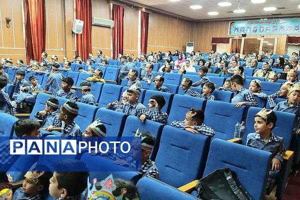 برگزاری جشن الفبای پسران دبستان شهدای غزه در کانون ملائک شهرستان قرچک با حضور گروه نمایشی روناک