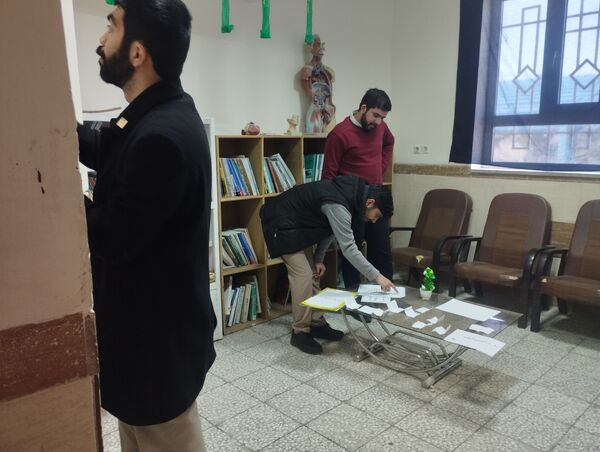 برپایی نمایشگاه مدرسه انقلاب در دبیرستان پروین اعتصامی حاجی‌آباد