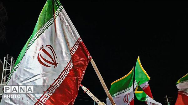 حضور بسیجیان فیروزآباد در میدان امام(ره)