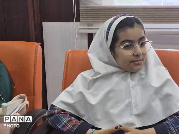 معلمان نمونه در قاب افتخار آموزش و پرورش منطقه ۵
