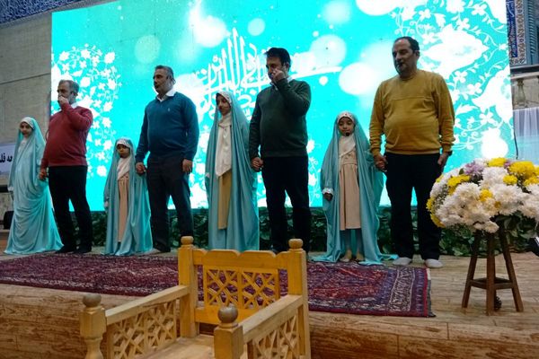 آغاز آیین معنوی اعتکاف در مصلای اسلامشهر با حضور گسترده نوجوانان