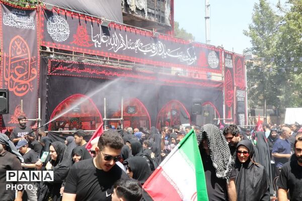 کیلومترها دورتر از حسین(ع)، اما قدم در را او