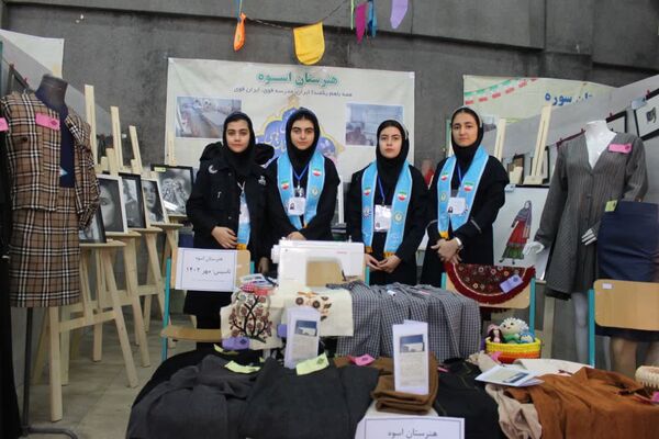 نمایشگاه دست‌سازه‌های هنرستان‌های ناحیه۲ زنجان