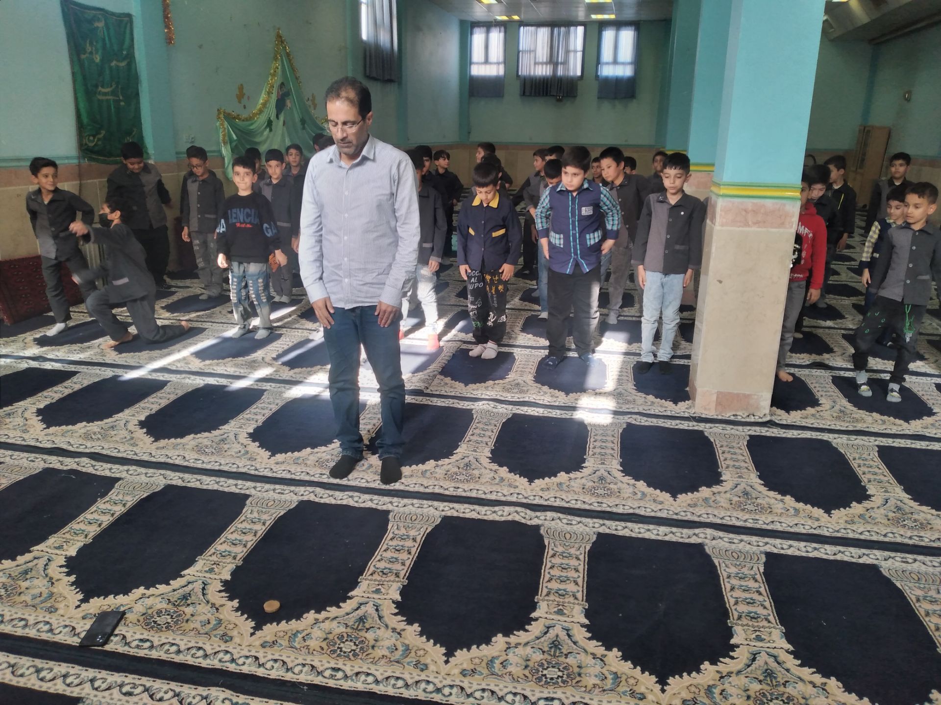 فریضه‌ نماز جماعت مدرسه صاحب الزمان (عج) سفیدار 
