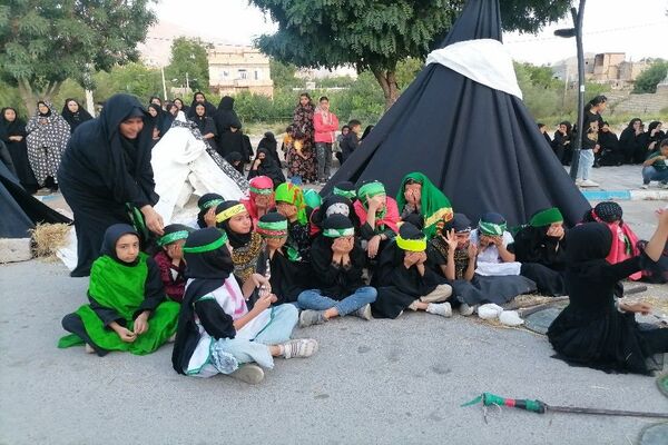مراسم نمادین آتیش زدن خیمه ها در عصر روز عاشورا در شهر بار