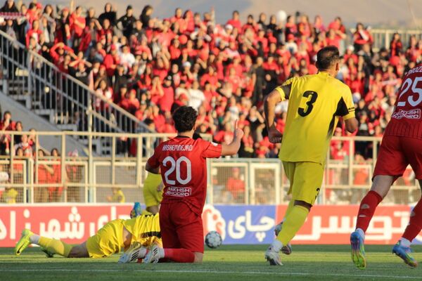 بازی بدون گل تراکتور و فجر سپاسی