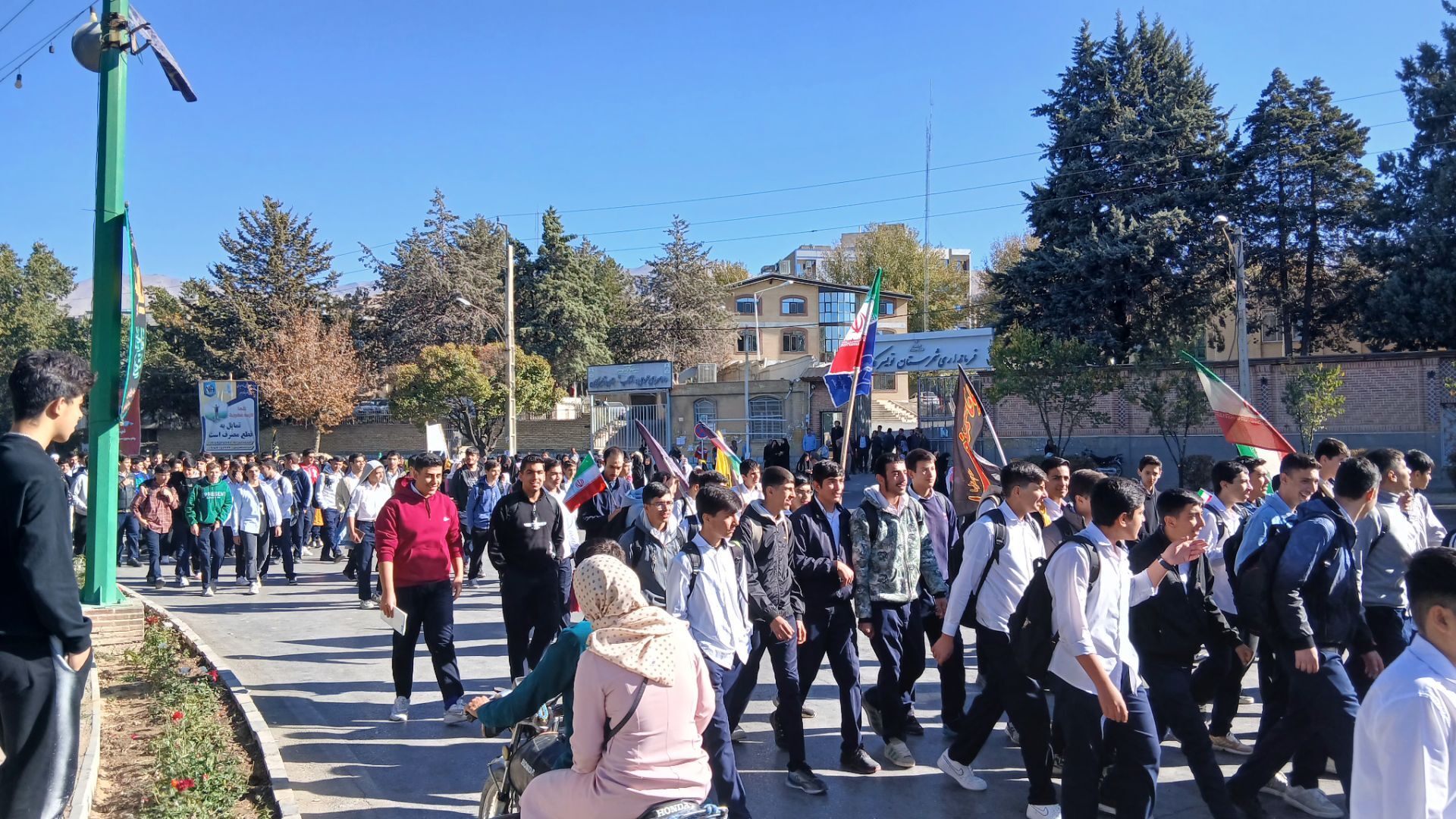 برگزاری راهپیمایی ۱۳ آبان ماه در تویسرکان
