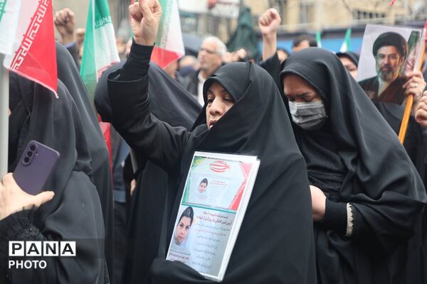 مدرسه بی‌پناه، دانش‌آموز بی‌گناه