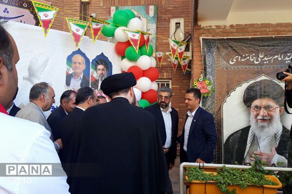 دبیرستان شاهد غدیر ۱ میزبان مسئولین شهرستان قدس در روز اول مهر