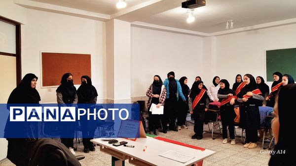نشست بصیرتی به‌مناسبت دهه فجر در دبیرستان مهین کریمی فارسان