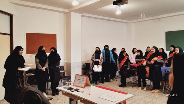 نشست بصیرتی به‌مناسبت دهه فجر در دبیرستان مهین کریمی فارسان