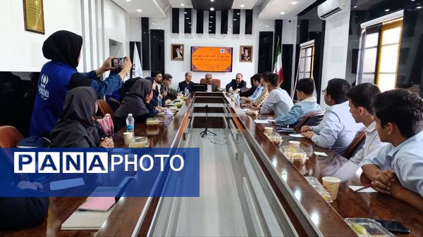  شورای دانش‌آموزی پل ارتباطی مؤثر میان دانش‌آموزان و مدیران