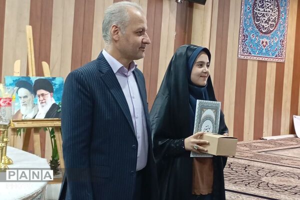 تقدیر از منتخبین مسابقات قرآن، عترت و نماز شهرستان شهریار 