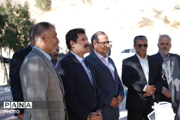 تجدید میثاق با خون شهدا؛ گلباران گلزار شهدای فیروزکوه همزمان با هفته دفاع مقدس