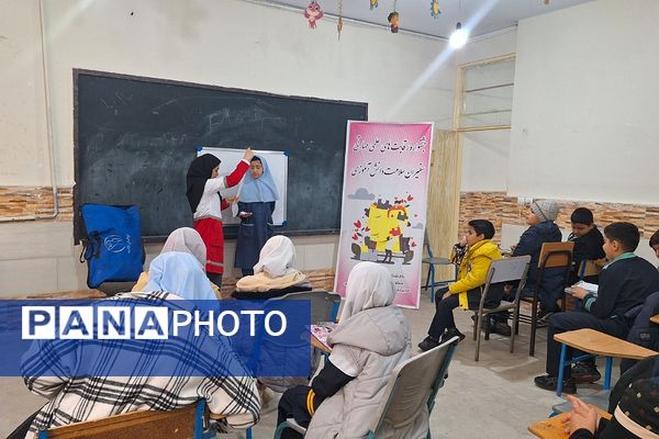 اولین جشنواره رقابت‌های علمی - مهارتی سفیران سلامت دانش‌آموزی در ناحیه دو شهرری 