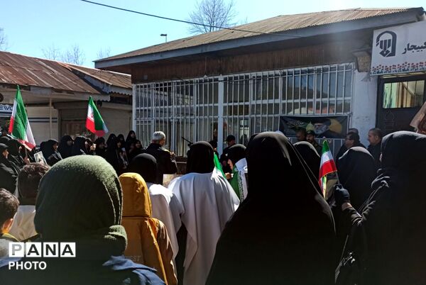 بر پا نگه داشتن مکتب زینب(س) توسط بانوان خشکبیجاری