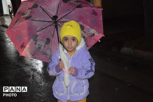 شهرِ بیدار در آغوشِ ماه