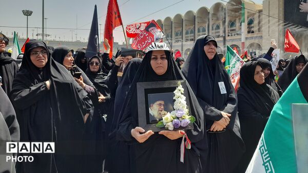 تجدید میثاق با آرمان‌های انقلاب، تهران در سوگِ رهبر شهید یکپارچه سیاه پوش شد