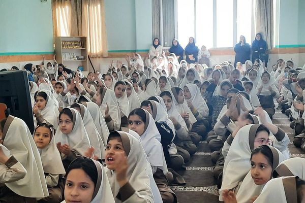 جشن میلاد مولود کعبه در دبستان  شهید بنی هاشمی رباط‌کریم