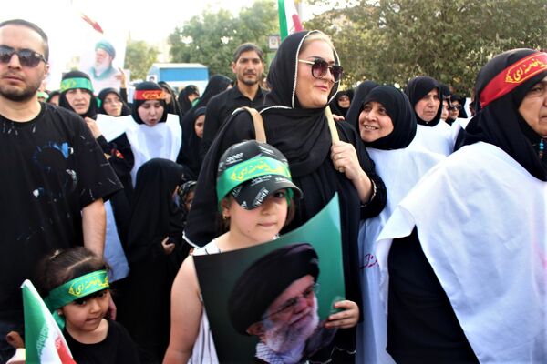 حماسه حضور نوجوانان کفن‌پوش قمی در راهپیمایی «عهد خون»