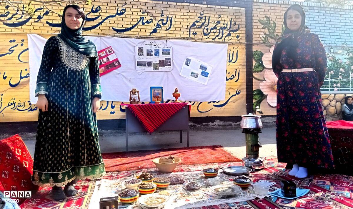 تجلیل از ستارگان دبیرستان صدیقه یک ناحیه 7 مشهد 