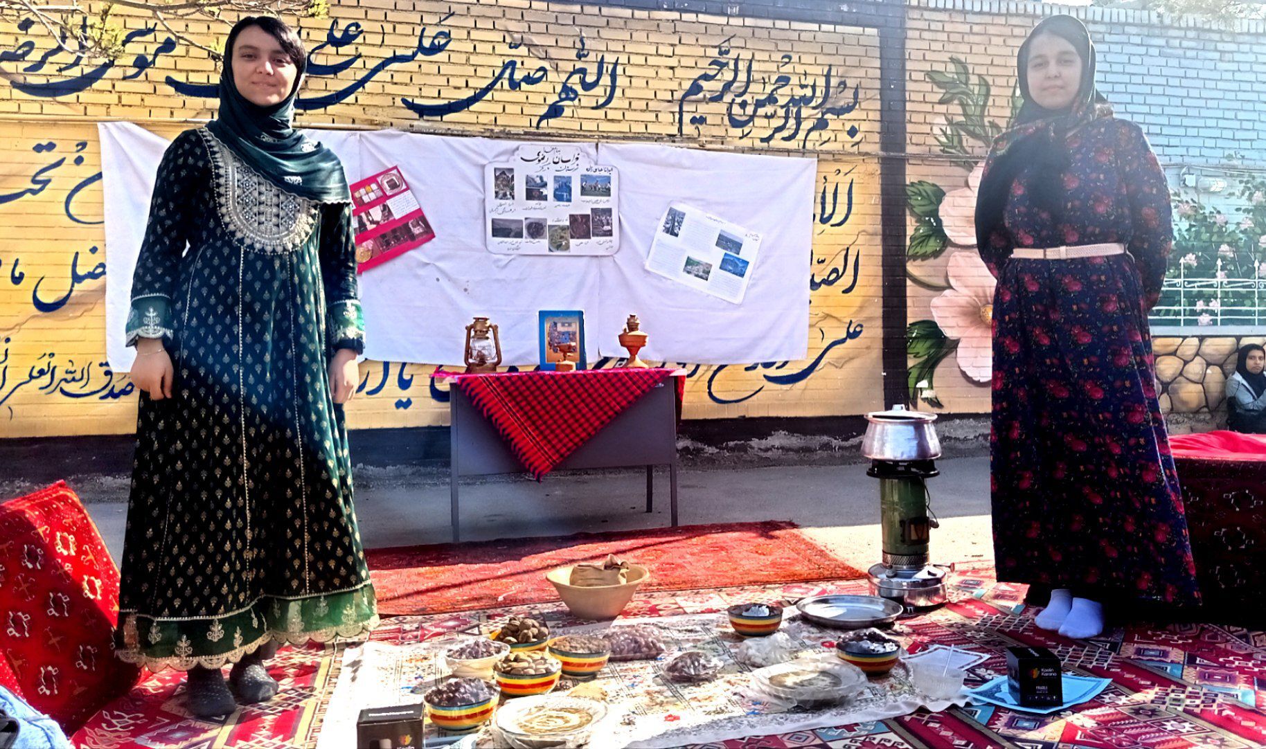 تجلیل از ستارگان دبیرستان صدیقه یک ناحیه 7 مشهد 