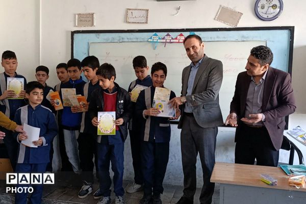 تقدیر از دانش‌آموزان ممتاز دبستان پسرانه شیخ صدوق صباشهر