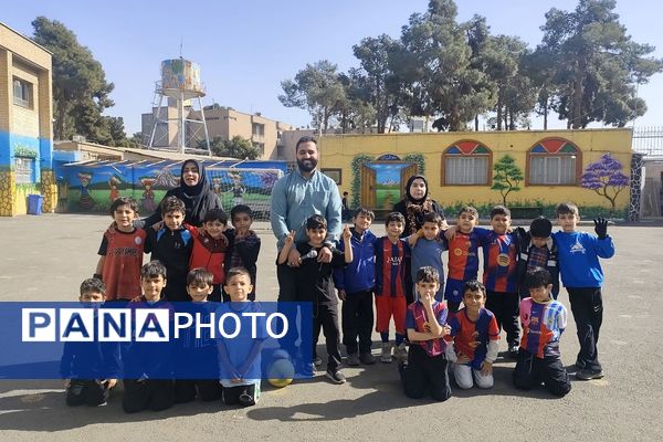 جشن دهه فجر و اعیاد شعبانیه در مدارس ناحیه دو شهرری 