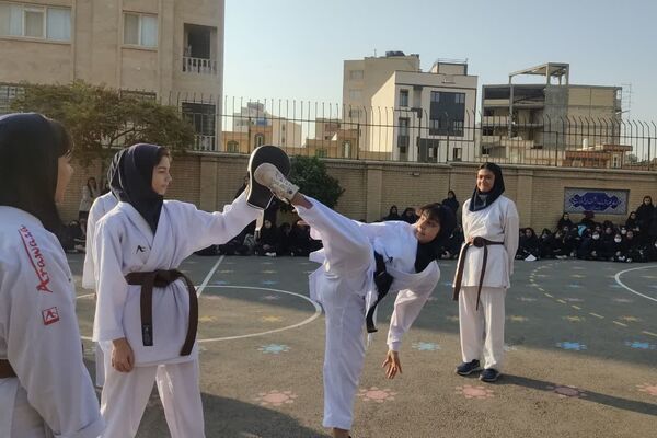 هفته تربیت‌بدنی در دبیرستان فرشتگان ناحیه ۴شیراز