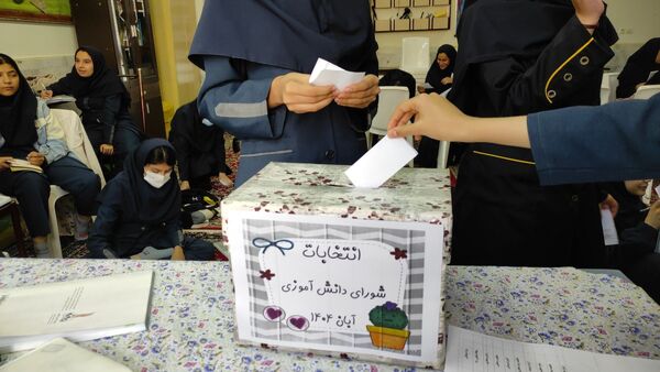 انتخابات شورای دانش آموزی در دبیرستان کوثر فرهنگیان 
