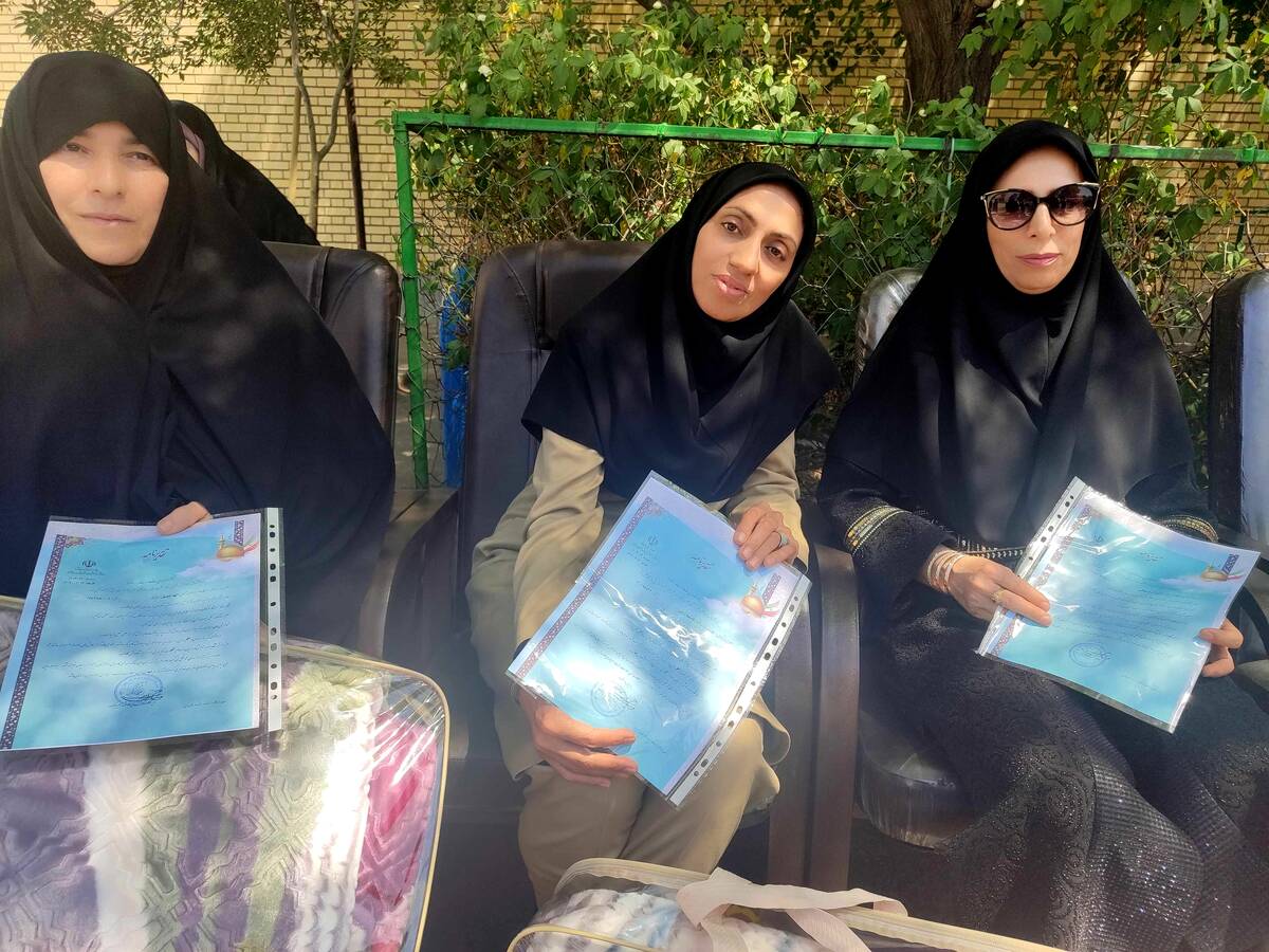 جشن سپاس معلم در دبستان شاهد حاج تقی آقا بزرگ مشهد