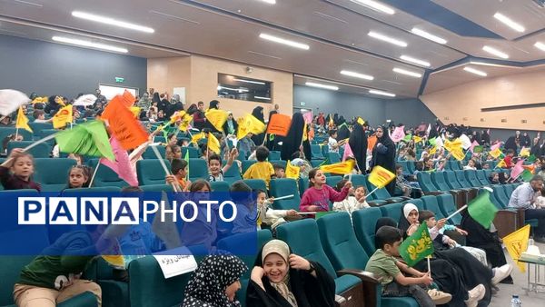 پایان شیرین دوره‌های آموزشی «غنچه‌های نور» با حضور چهره محبوب کودک و نوجوان در کاشان