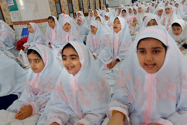 جشن تکلیف دانش‌آموزان دختر منطقه کهریزک 