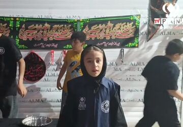 نوکری نوجوانان در راه عزاداران حسینی شهرستان رباط‌کریم