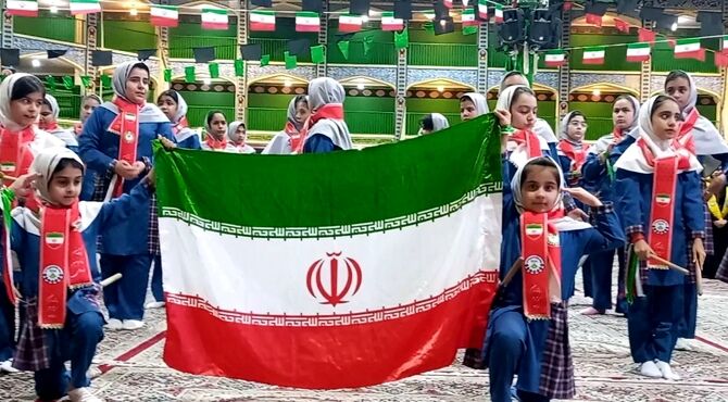 اجرای باشکوه پیرامید به مناسبت سالروز تاسیس سازمان دانش آموزی در یزد 