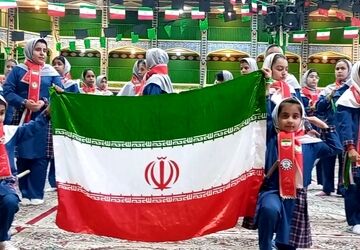 اجرای باشکوه پیرامید به مناسبت سالروز تاسیس سازمان دانش آموزی در یزد 
