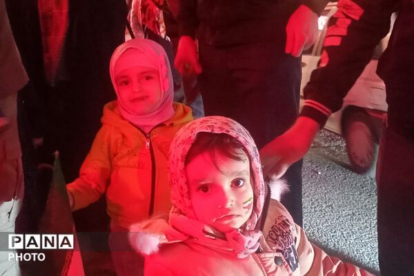 همدلی و حضور پرشور مردم و کودکان بهارستانی در راهپیمایی شبانه«جنگ رمضان»
