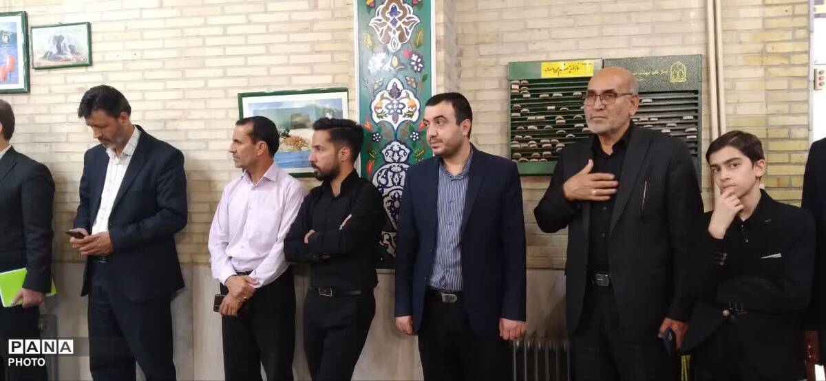  مراسم بزرگداشت رهبر شهید با حضور منتخب دانش‌آموزان استان یزد