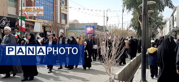 جلوه هایی از راهپیمایی جشن پیروزی انقلاب در شهر قم