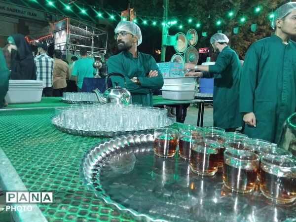 طعم خدمت و محبت؛ عطر فاطمی در «چایخانه حضرت زهرا (س)» پیچید