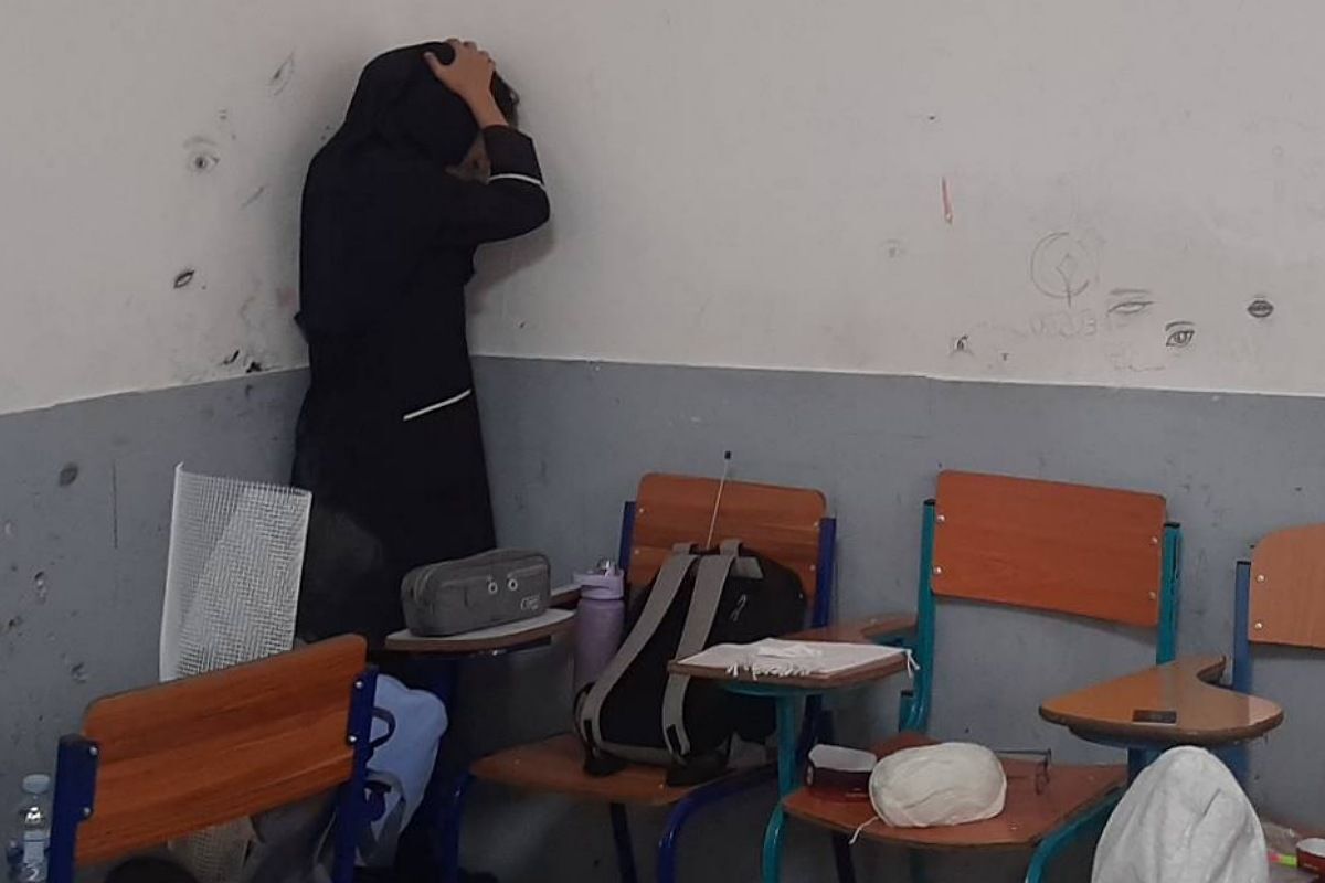 بیست و هفتمین مانور سراسری زلزله و ایمنی در دبیرستان دخترانه فرزانگان شهرقدس با شعار  مدرسه ایمن‌، جامعه تاب آور 