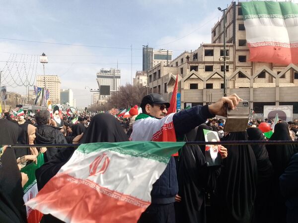 مشهد الرضا شاهد غوغا مردم در راهپیمایی ۲۲ بهمن شد