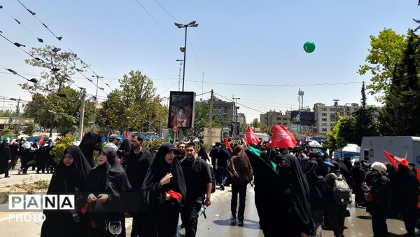  نمایشِ اقتدار در تشییعِ رهبر شهید