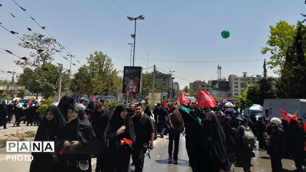  نمایشِ اقتدار در تشییعِ رهبر شهید