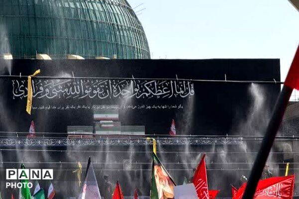 روایت  اشک‌ و دلدادگی  در مصلی