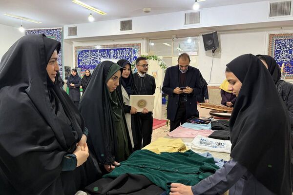 آیین افتتاحیه نمایشگاه هنری «ماها» در هنرستان شهید تاجیک بهارستان‌دو