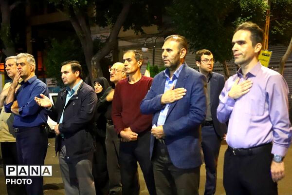 سوگواره شبانه دانش آموزان تبریز در تجمعات مردمی برای رهبر شهید