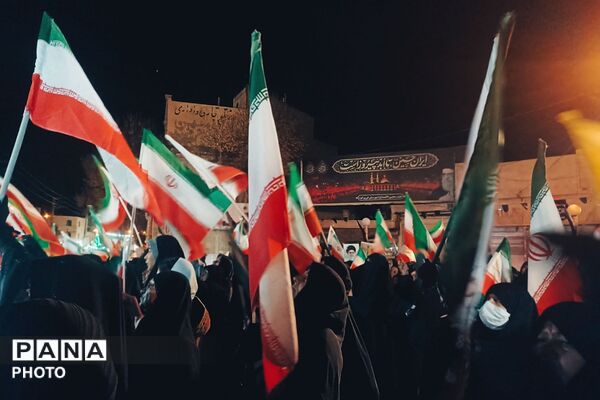 بیعت پر‌شور دانش‌آموزان دهه هشتادی با رهبر معظم جمهوری‌اسلامی در شهرستان فیروزکوه