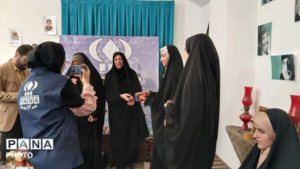 نشستِ هم‌افزایی خبرنگاران پانا در خانه شعر و ادب
