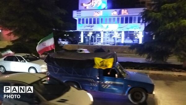 پرچم های ایران و حزب الله  بر فراز شهر نیشابور 